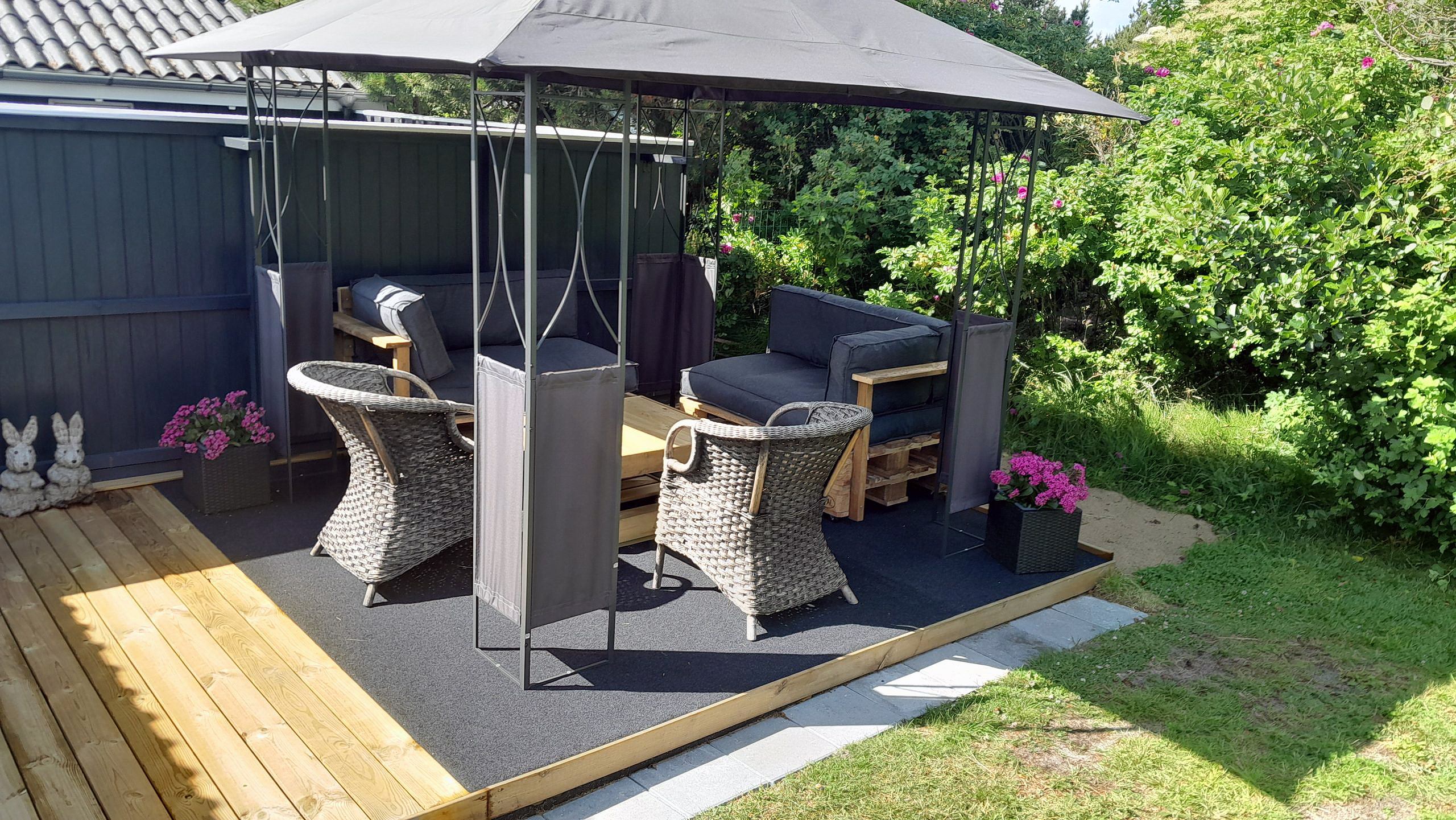 Pavillonhjørne i haven