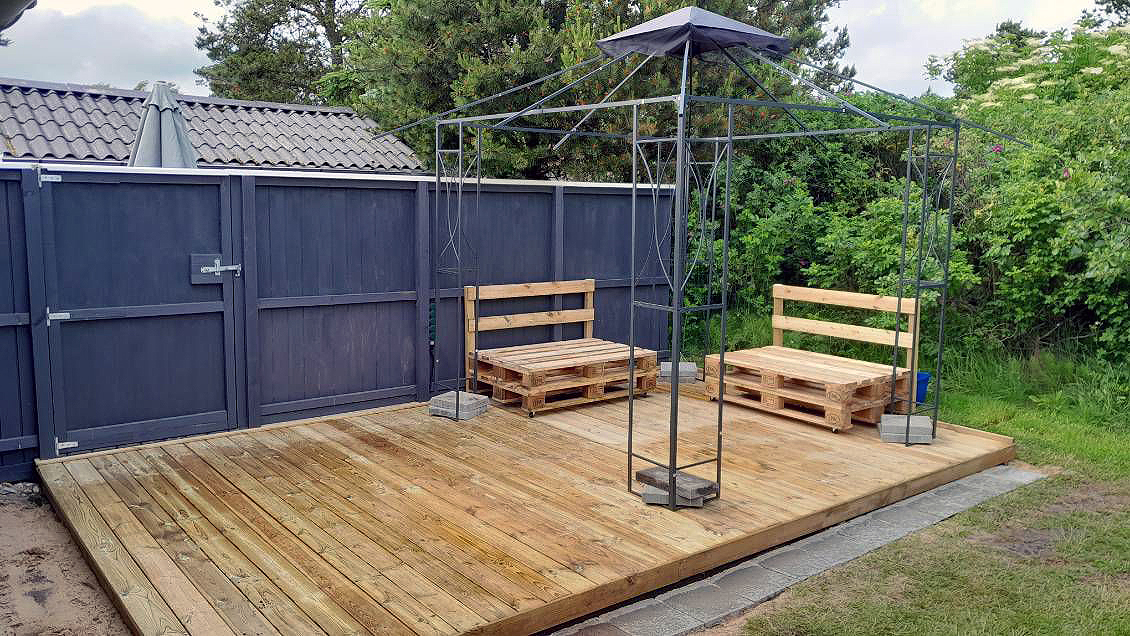 Pavillonhjørne i haven