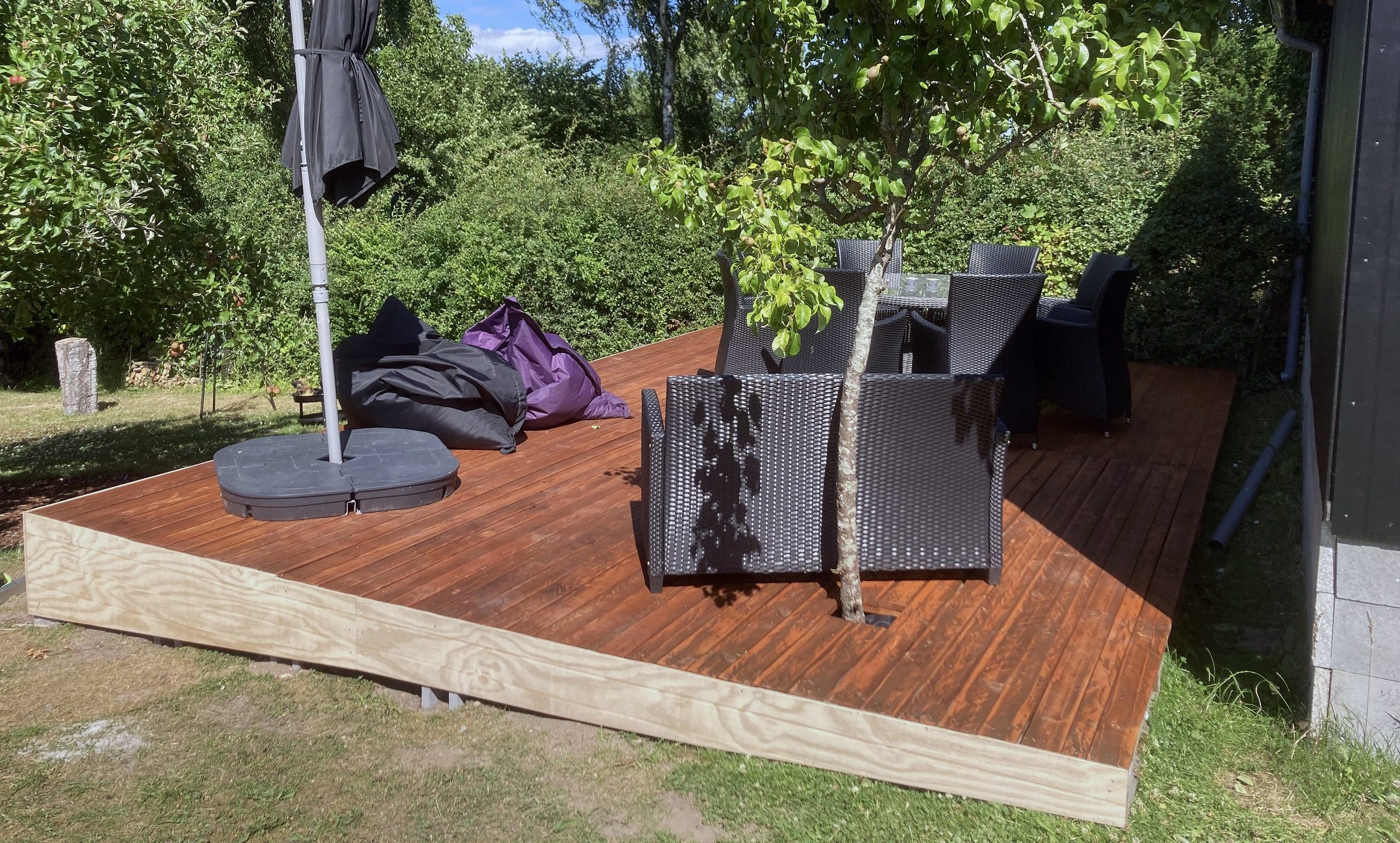 Smart træterrasse på bund af paller