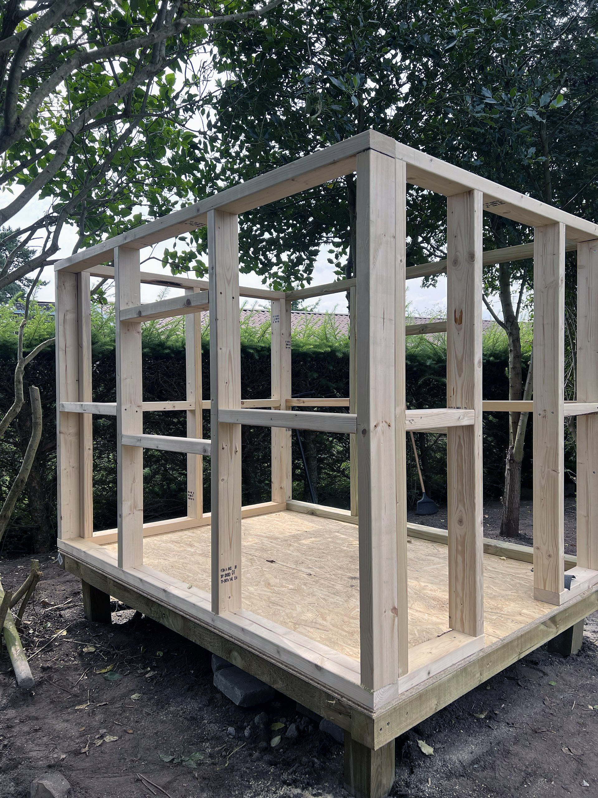 Hyggeligt legehus i baghaven