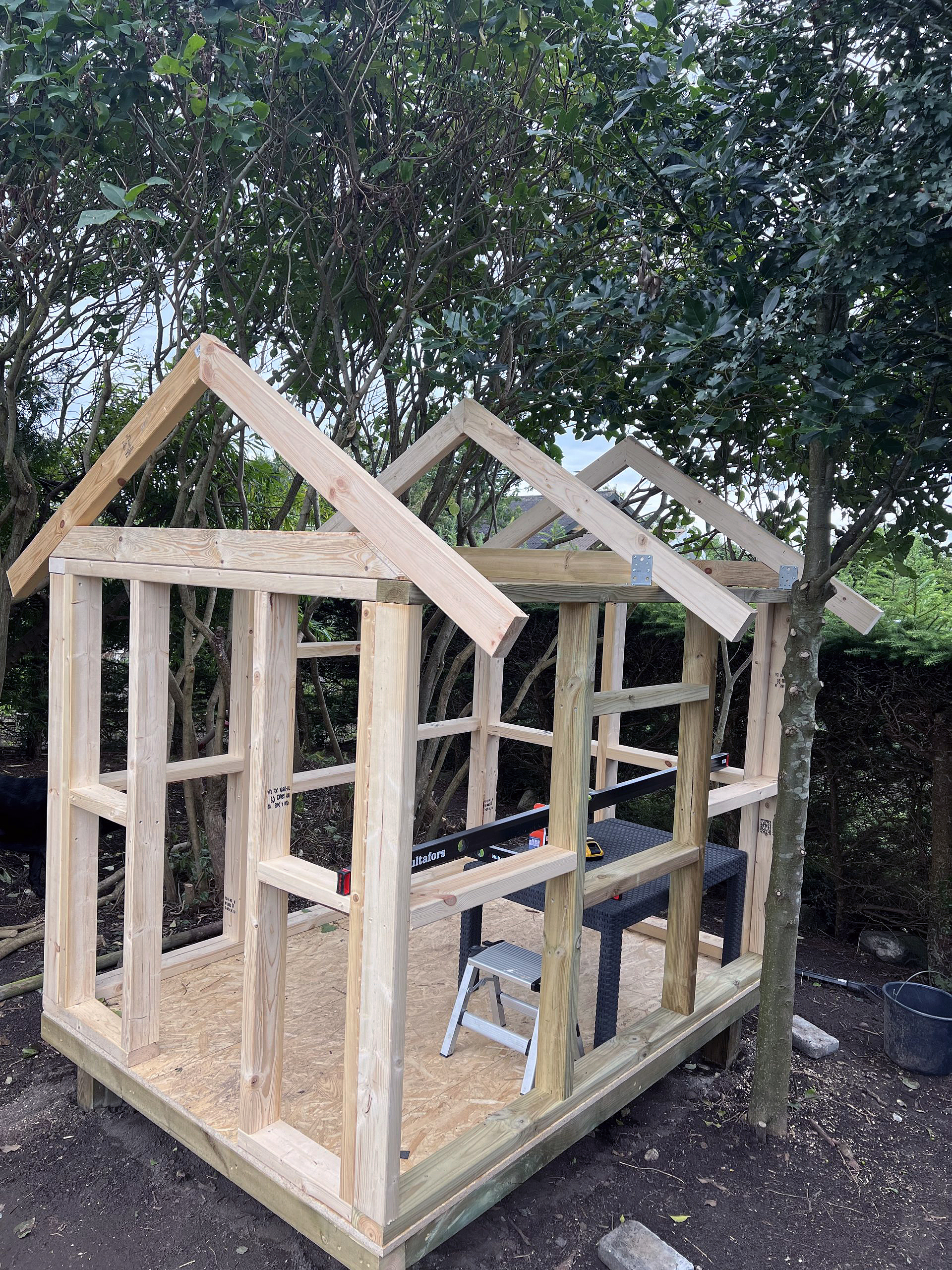 Hyggeligt legehus i baghaven