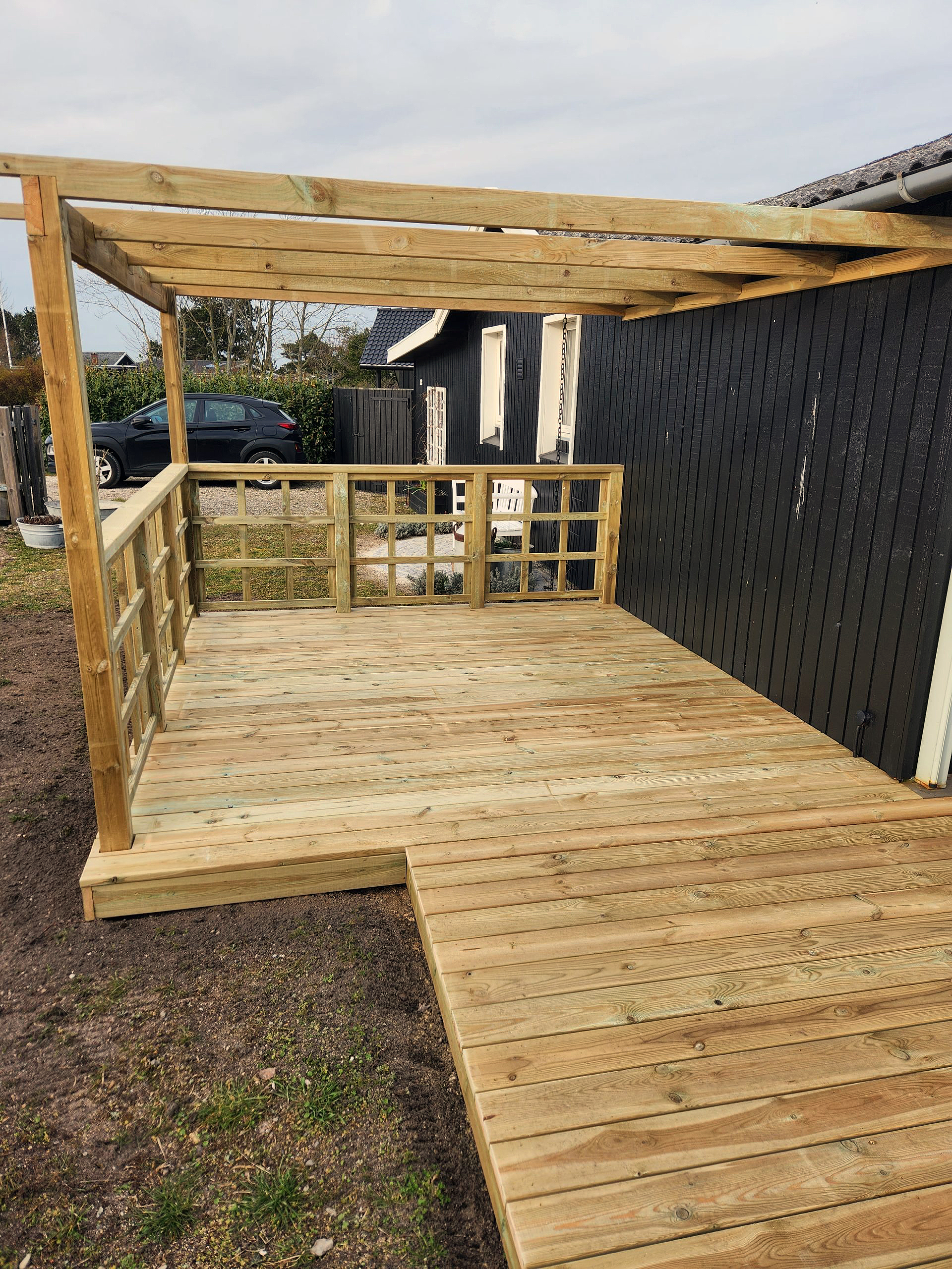 Aftenterrasse med flot overdækning