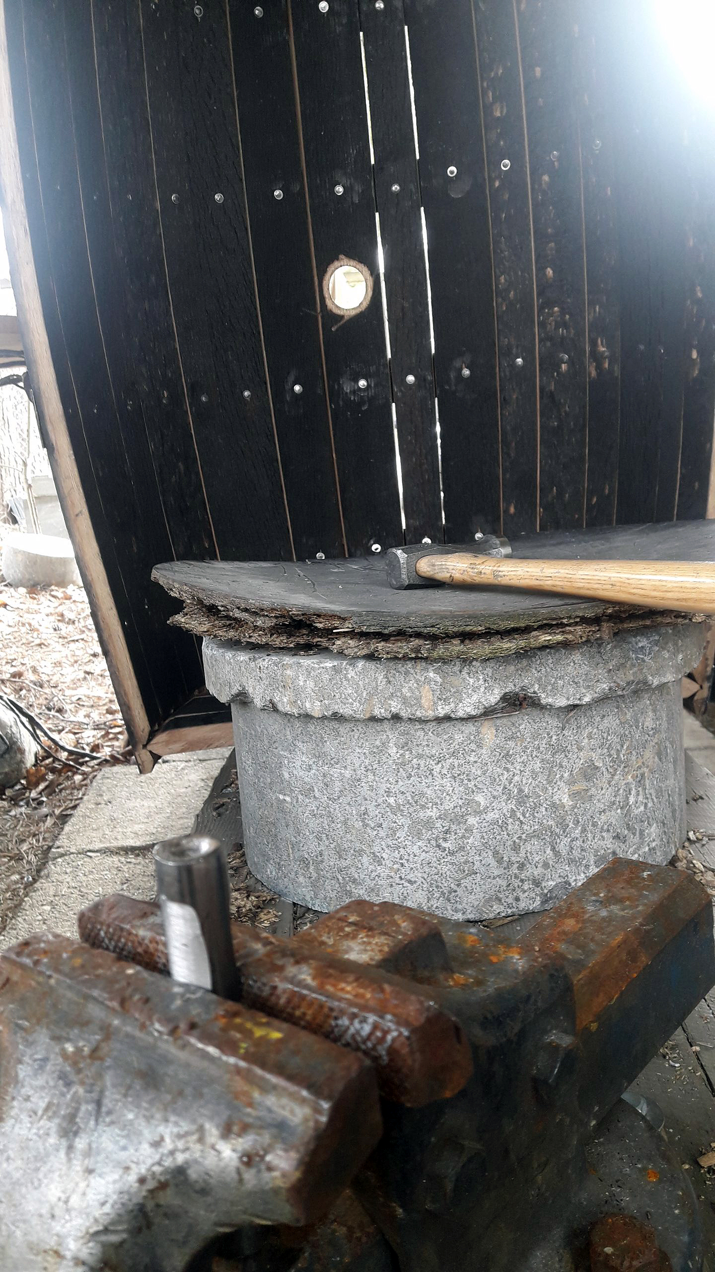 Sofabord med indbygget barskab