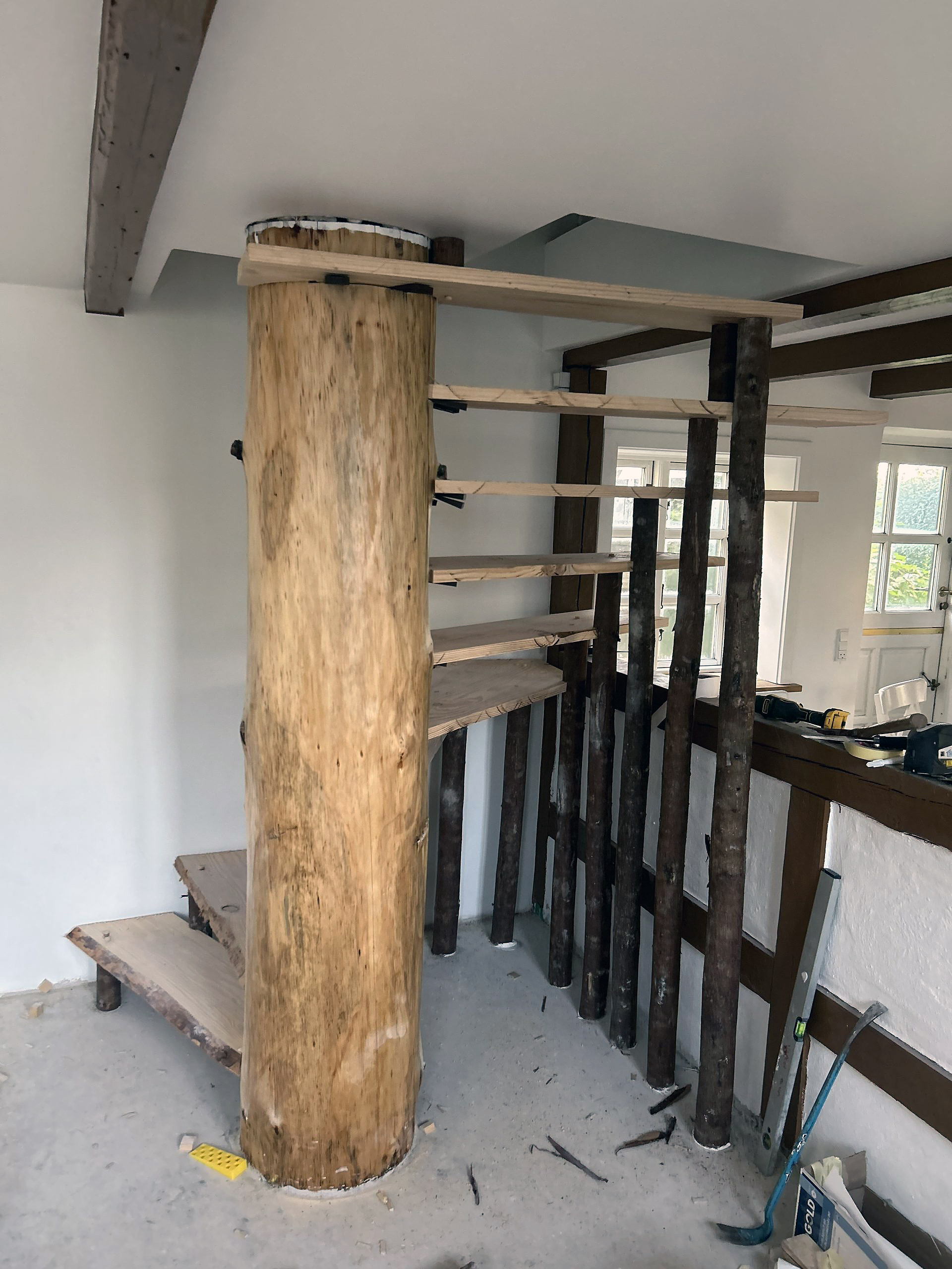 Trappe af træstamme