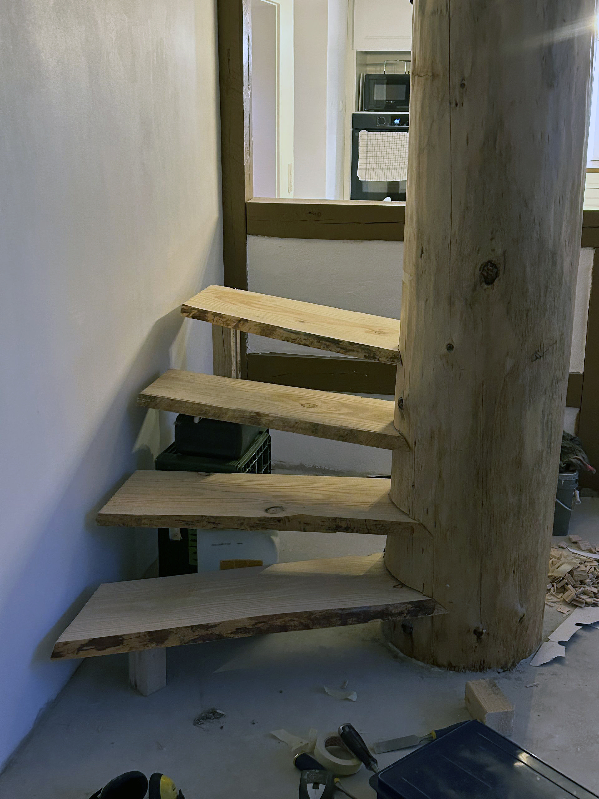 Trappe af træstamme