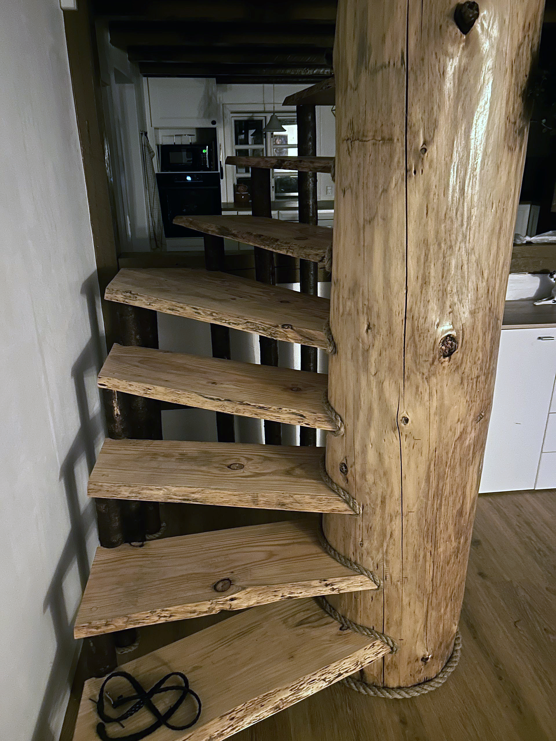 Trappe af træstamme