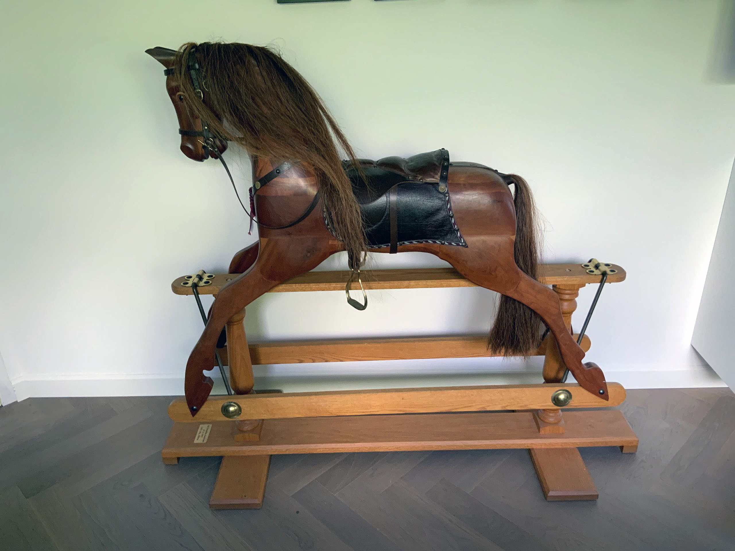 Gyngehest af kirsebærtræ