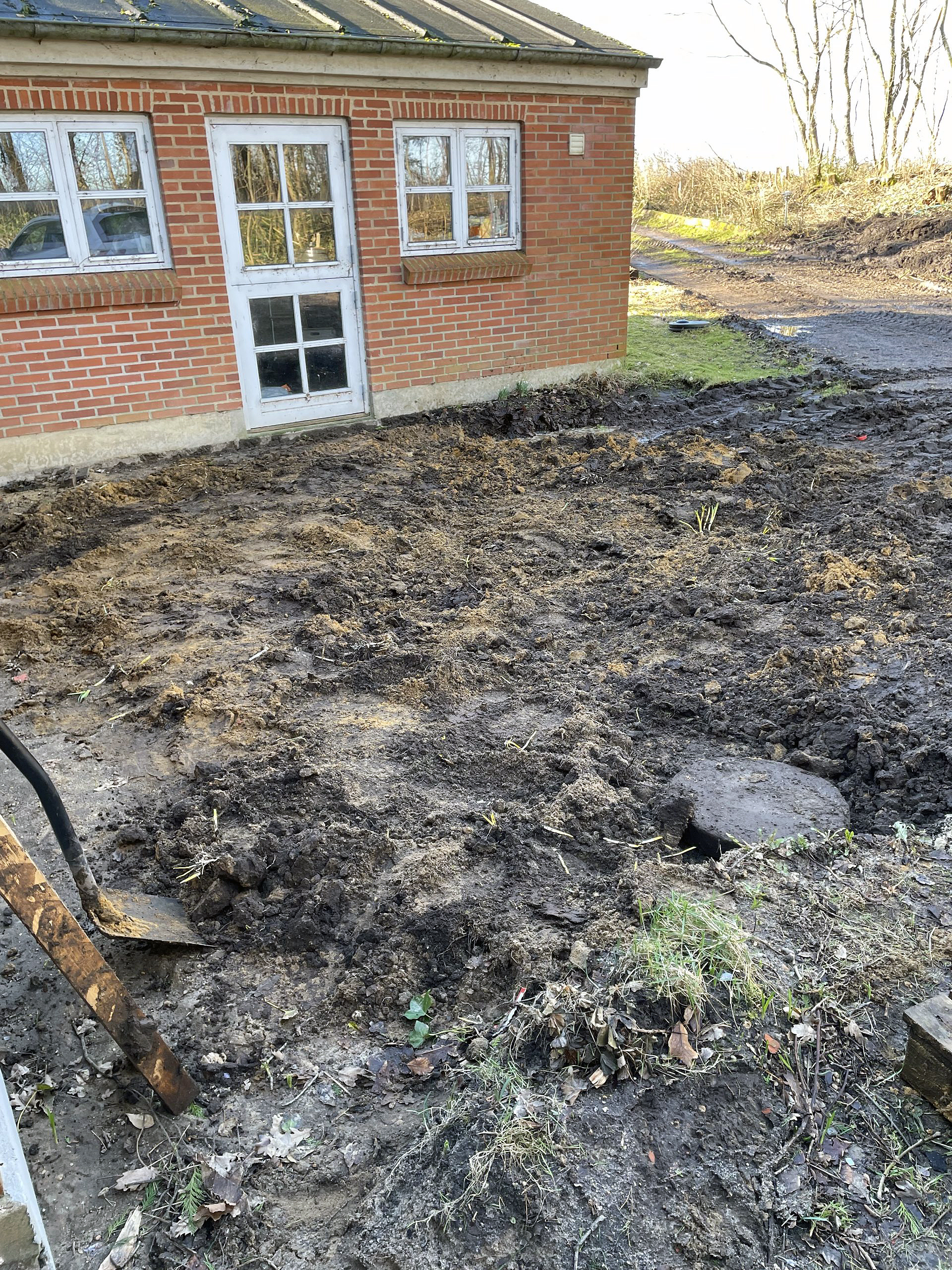 Flisegård foran huset