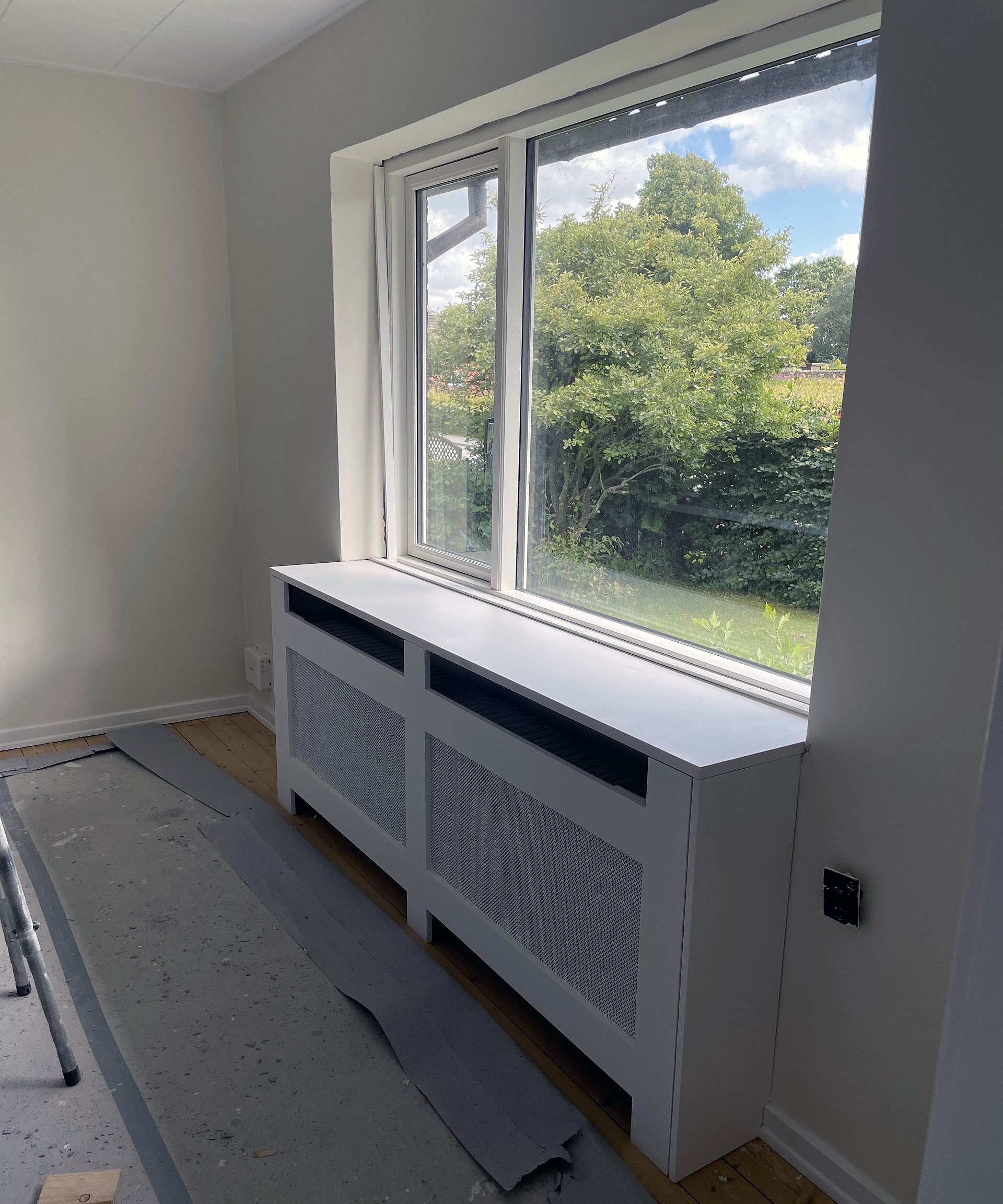 Integreret radiatorskjuler med plads