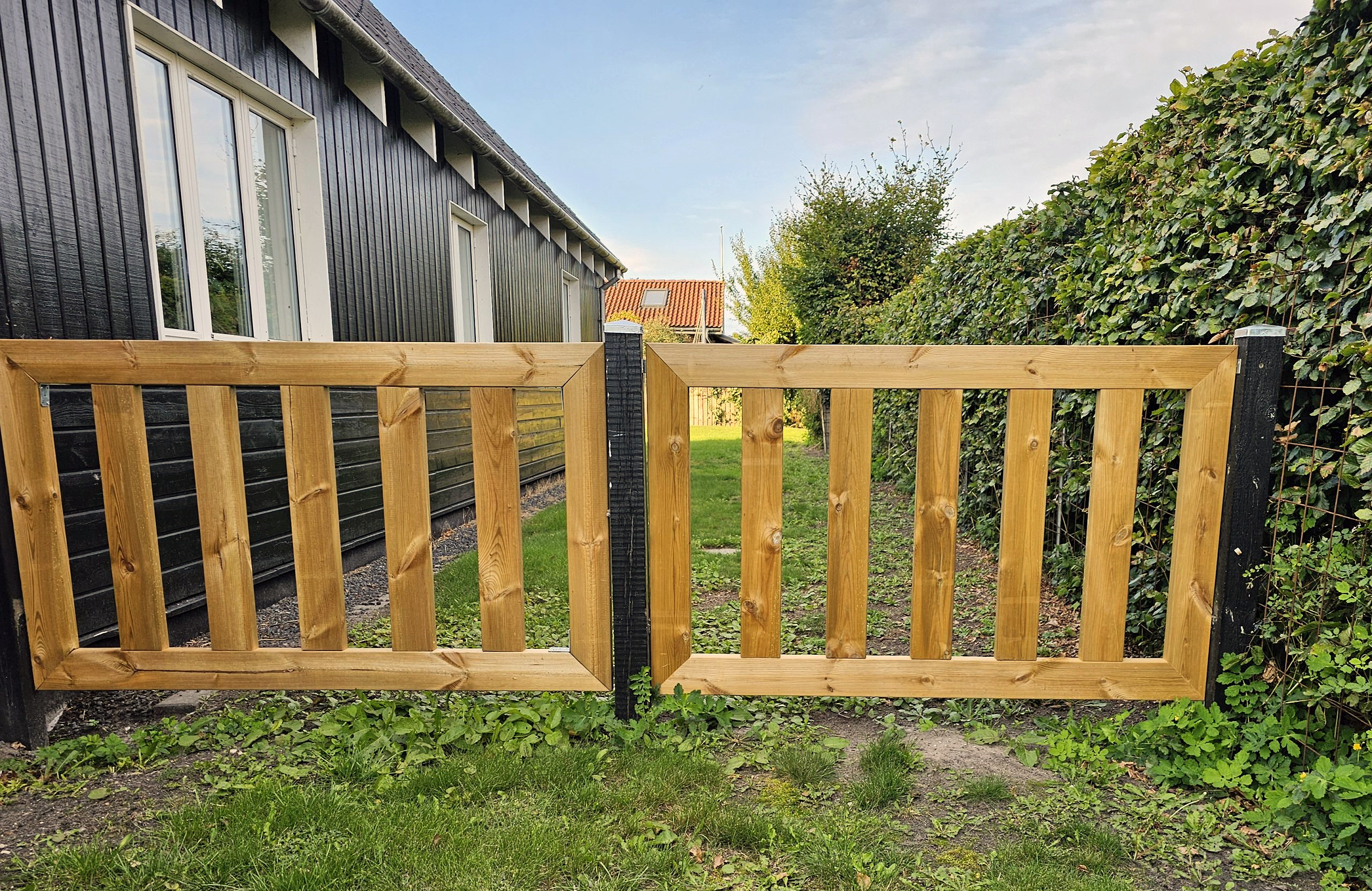 Simpel og solid havelåge