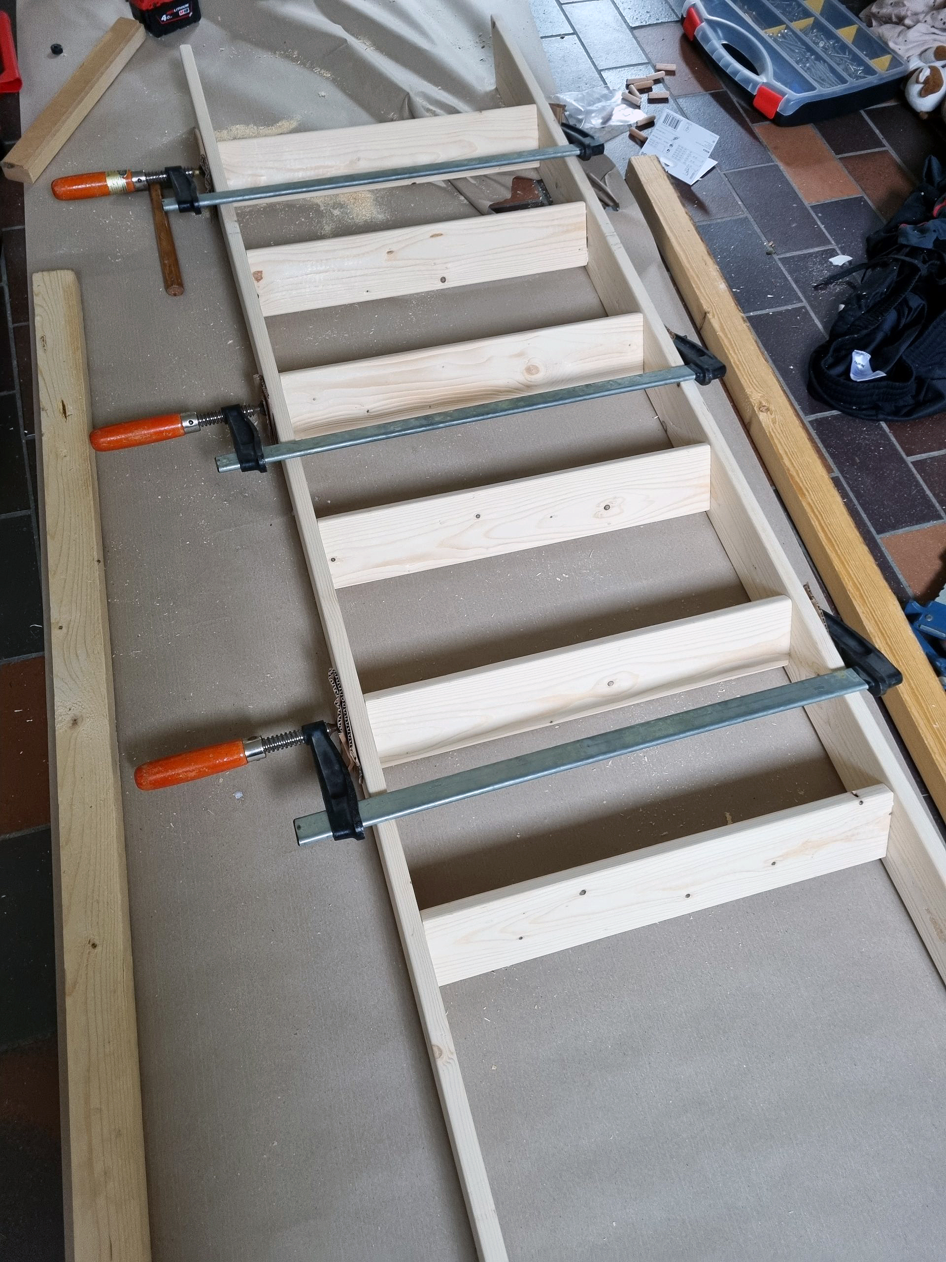 Fantasifuld seng til ungerne