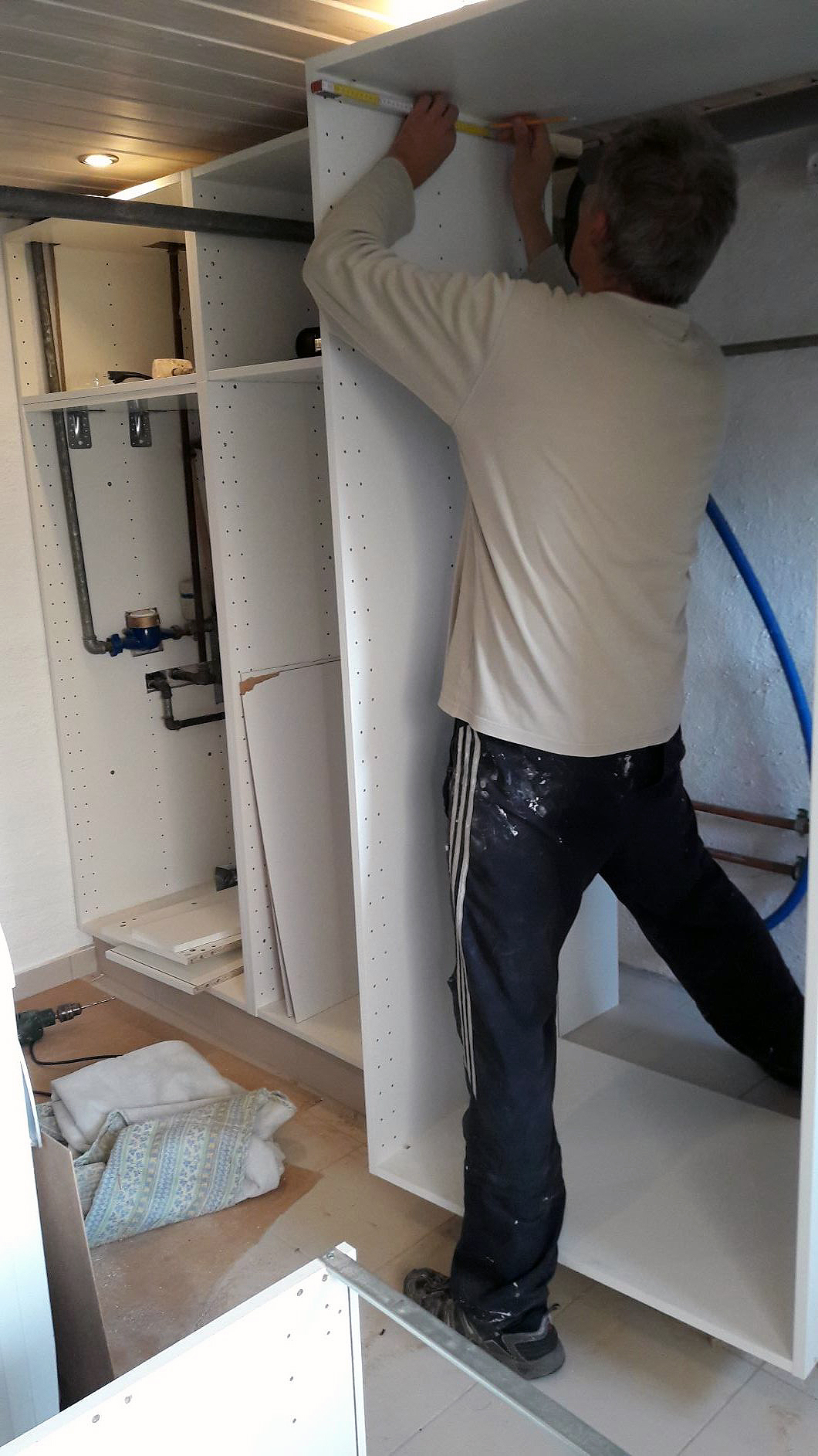 Tilpasset skabe til et hvirvar af rør