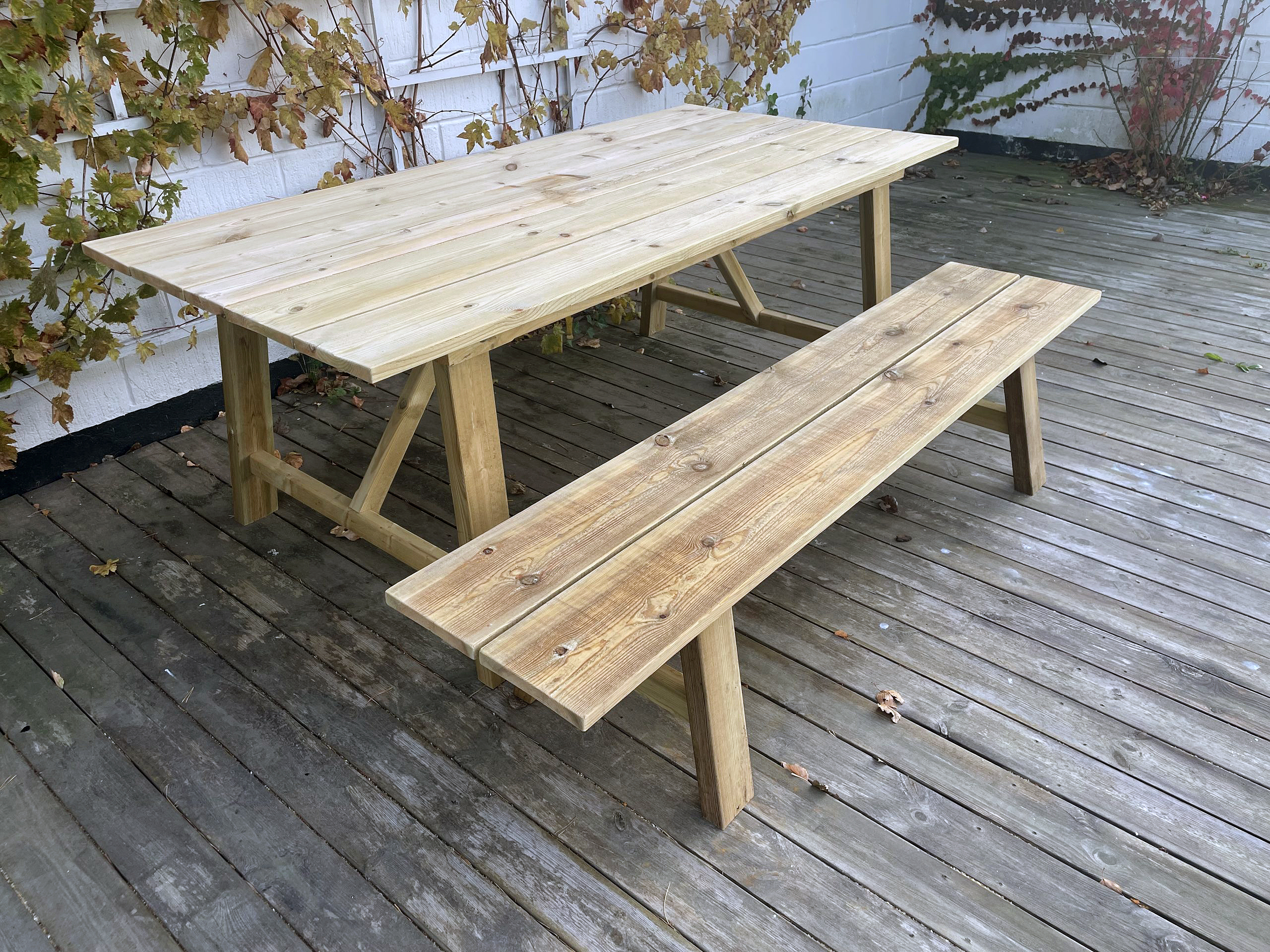 Havebord med skjulte samlinger