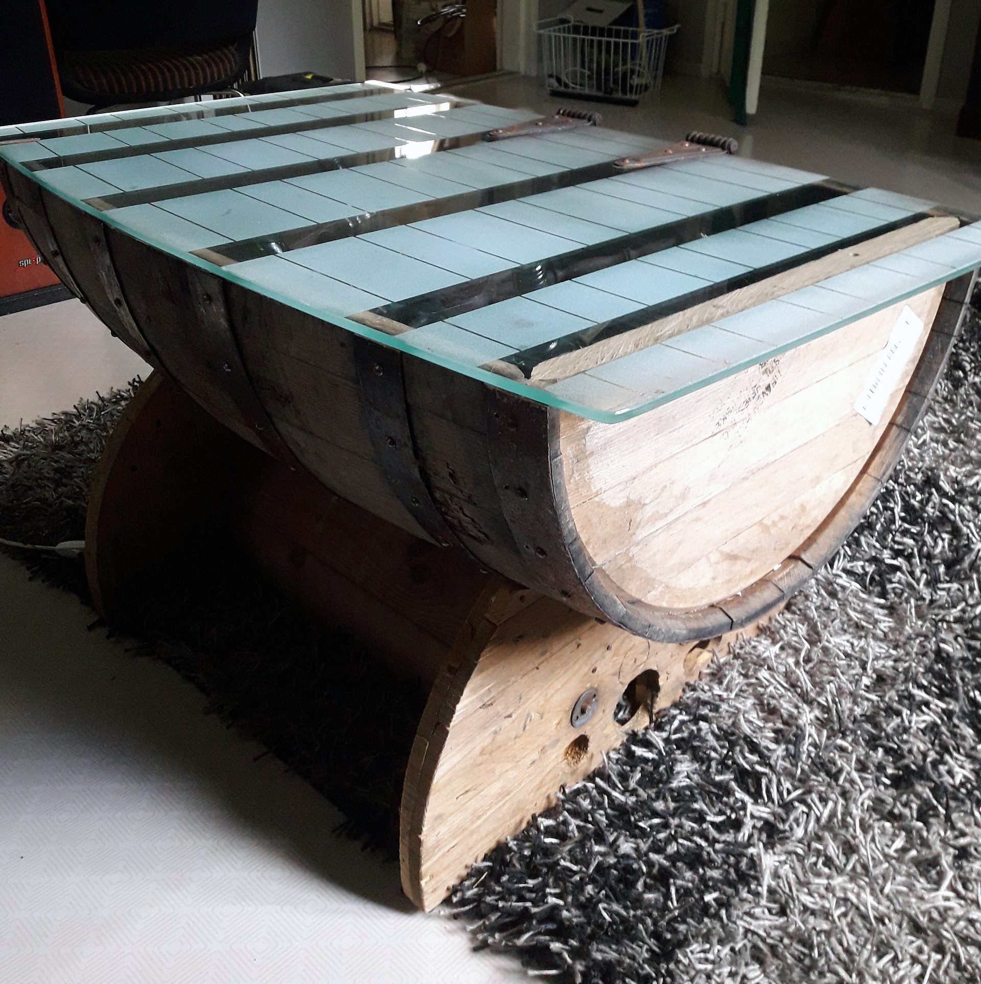 Sofabord med indbygget barskab