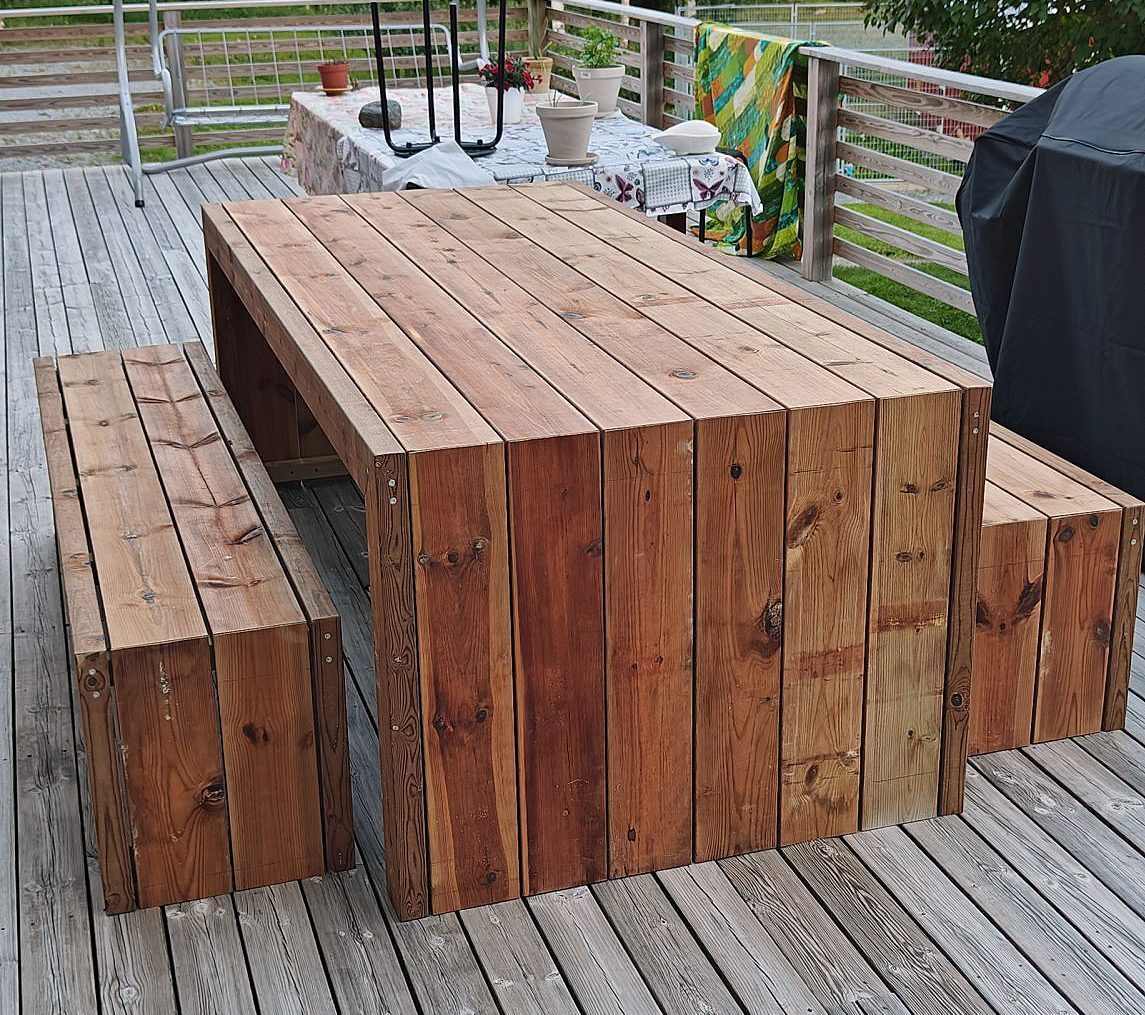 Stilrent borde og bænke sæt