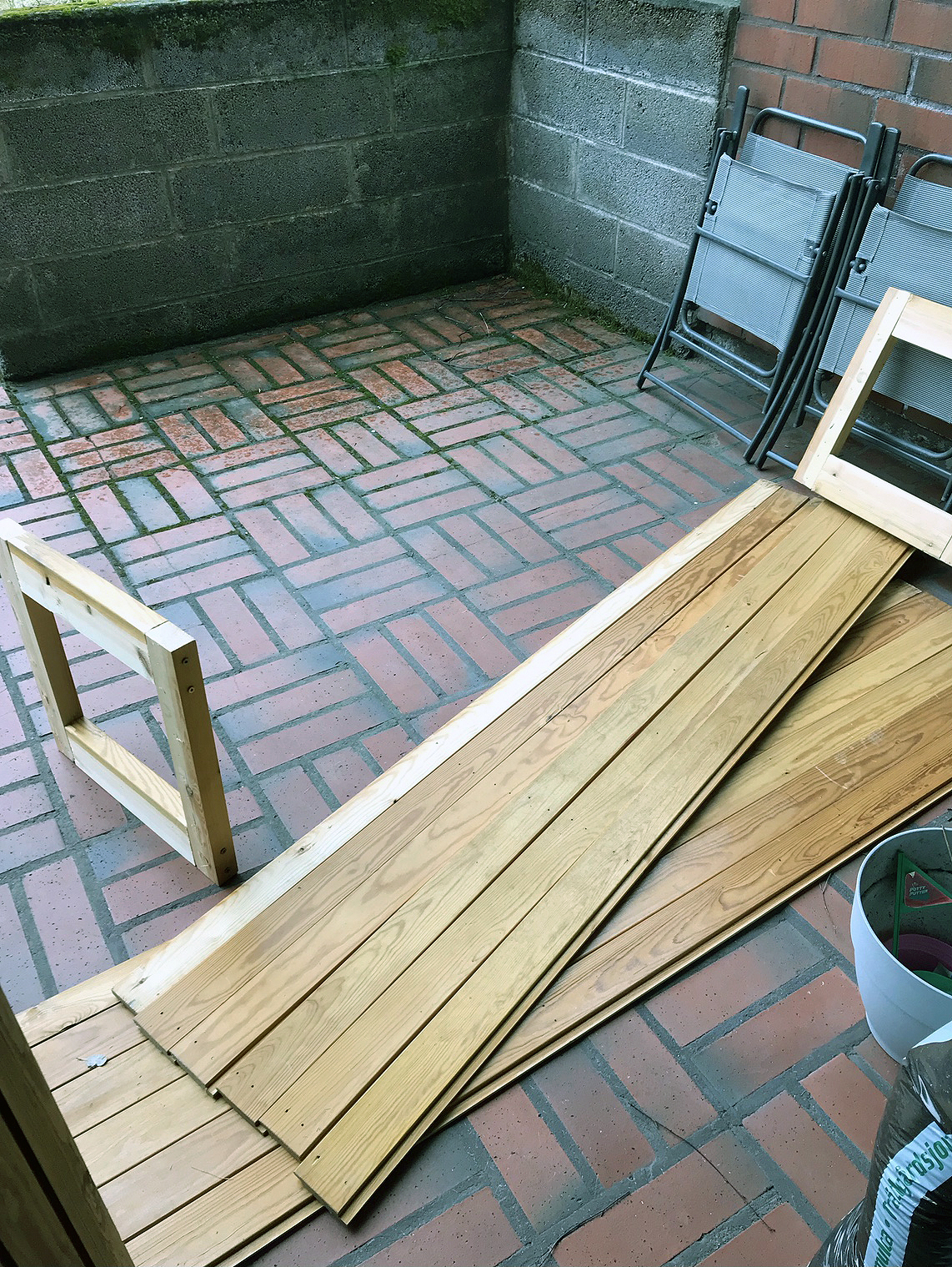 Kiste af dørene fra en sauna