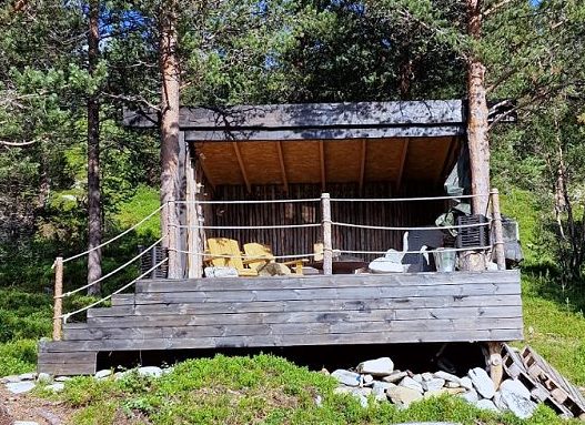 Shelter med fuld ståhøjde