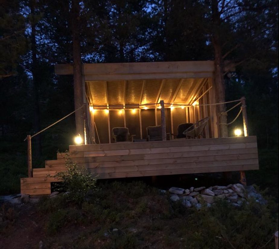 Shelter med fuld ståhøjde