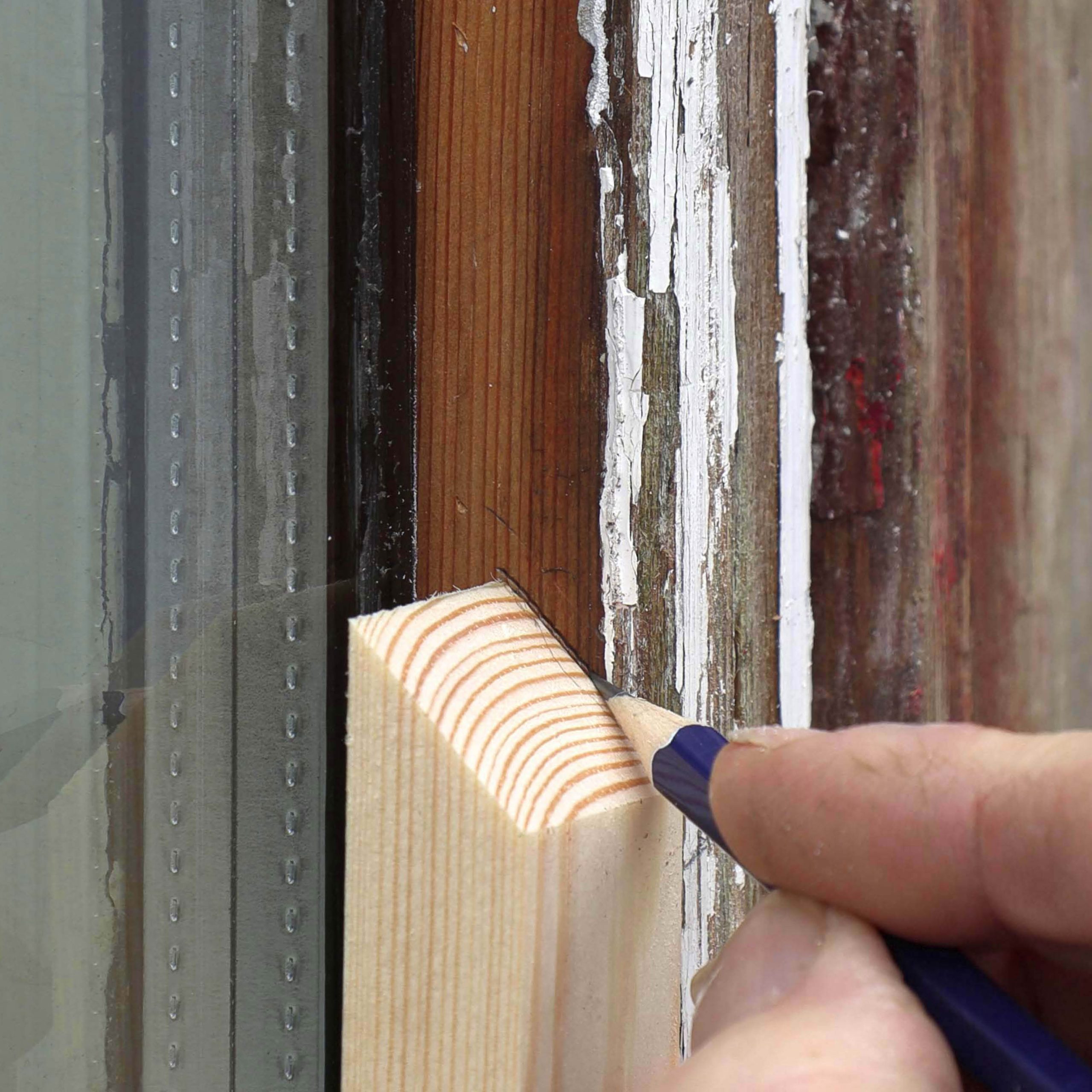 Ikkunanpuite puutavara: Tee merkit puitteeseen paikkapalan mukaan