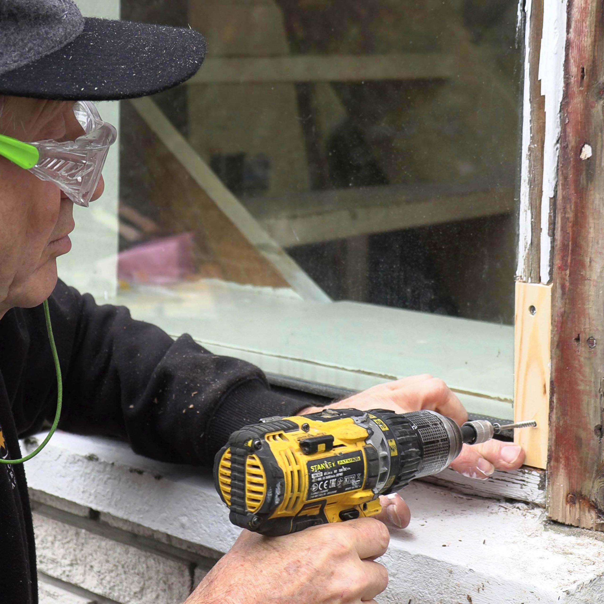 Ikkunanpuite puutavara: Ruuvaa paikkapala kiinni