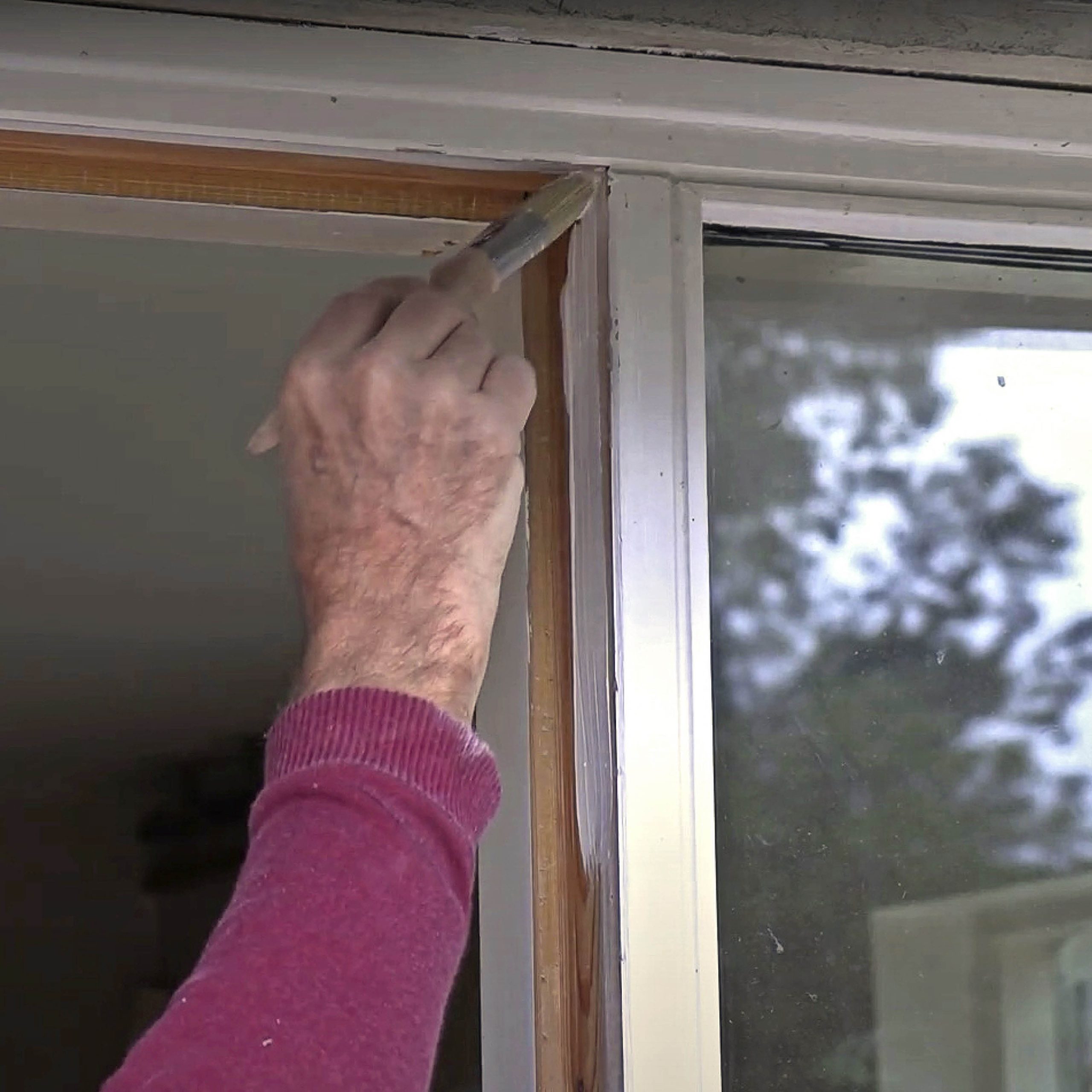 Särkynyt ikkuna: Maalaa karmi hyvällä ikkunamaalilla