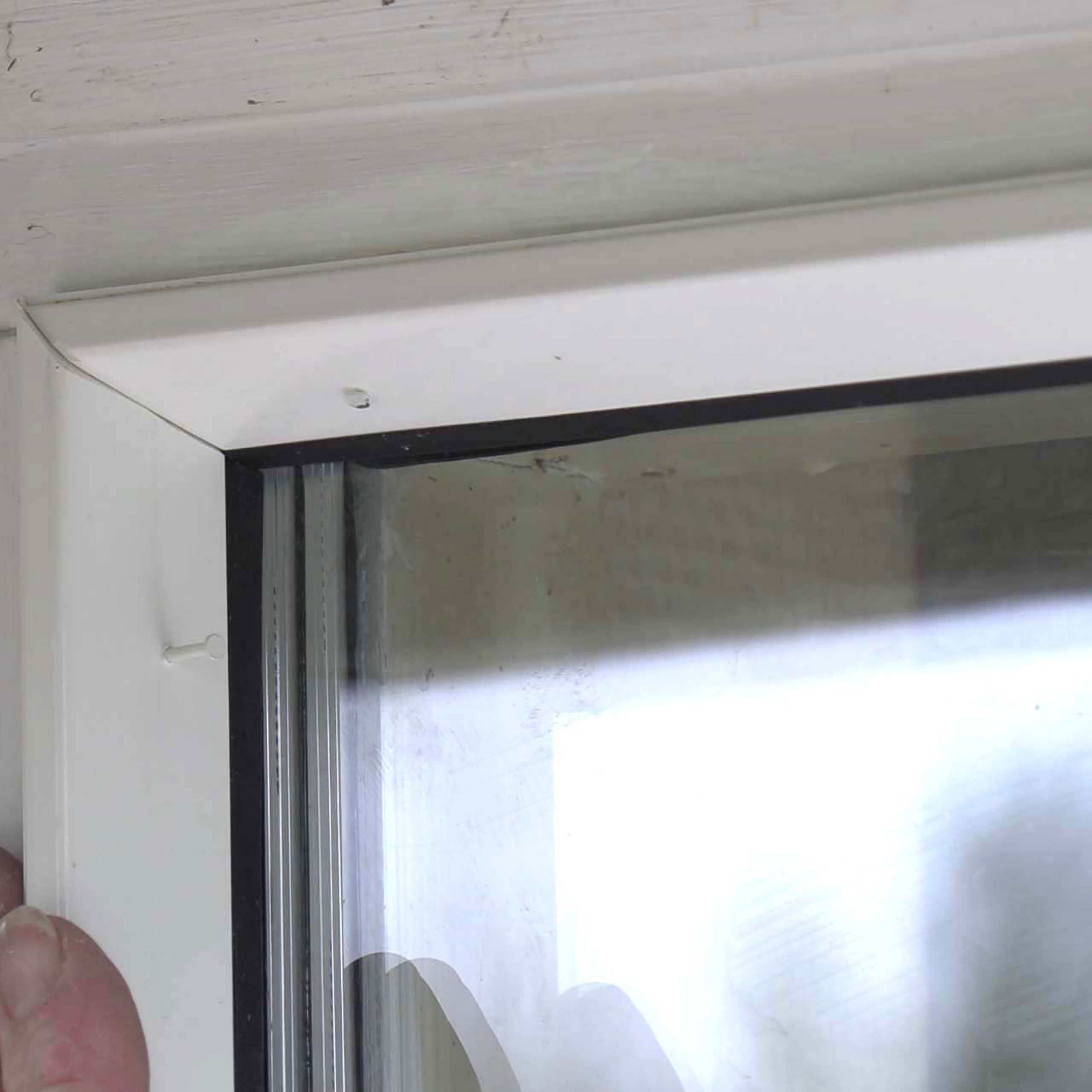 Särkynyt ikkuna: Sahaa kaikki listat