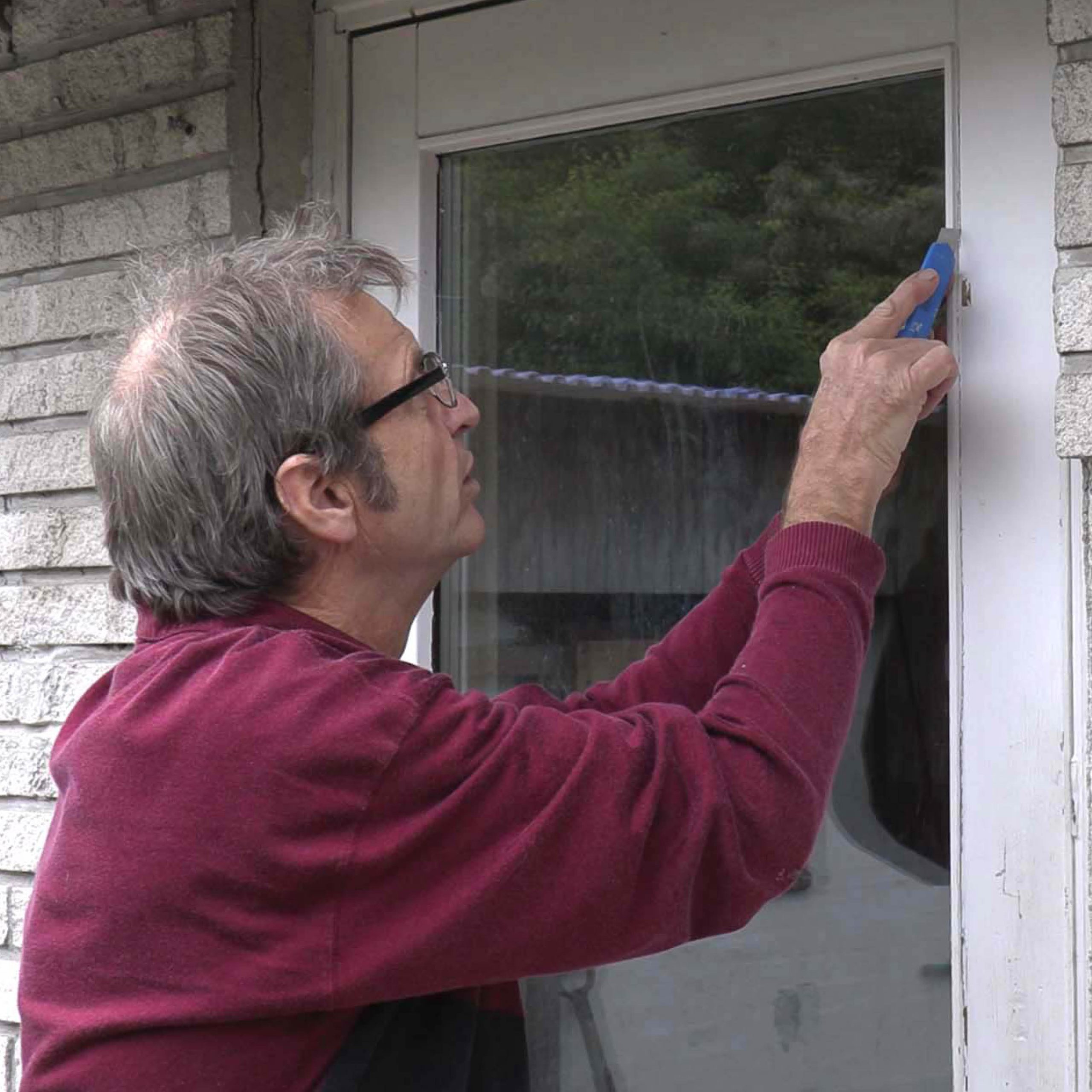 Vino lasiovi: Leikkaa lasilistat irti