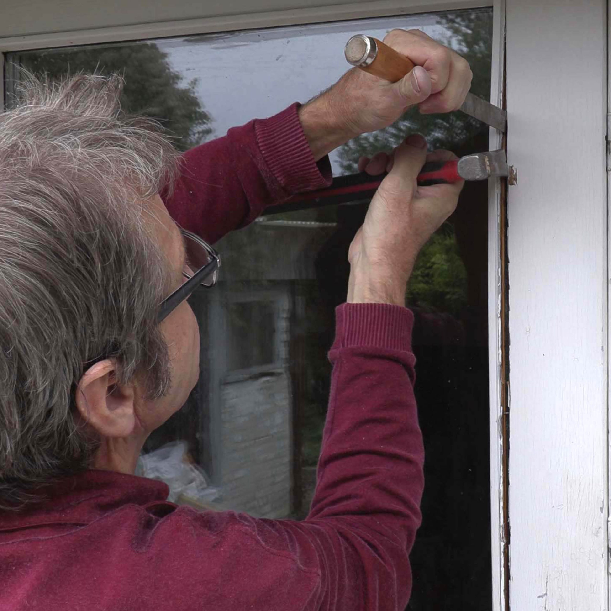 Vino lasiovi: Väännä lasilistat irti