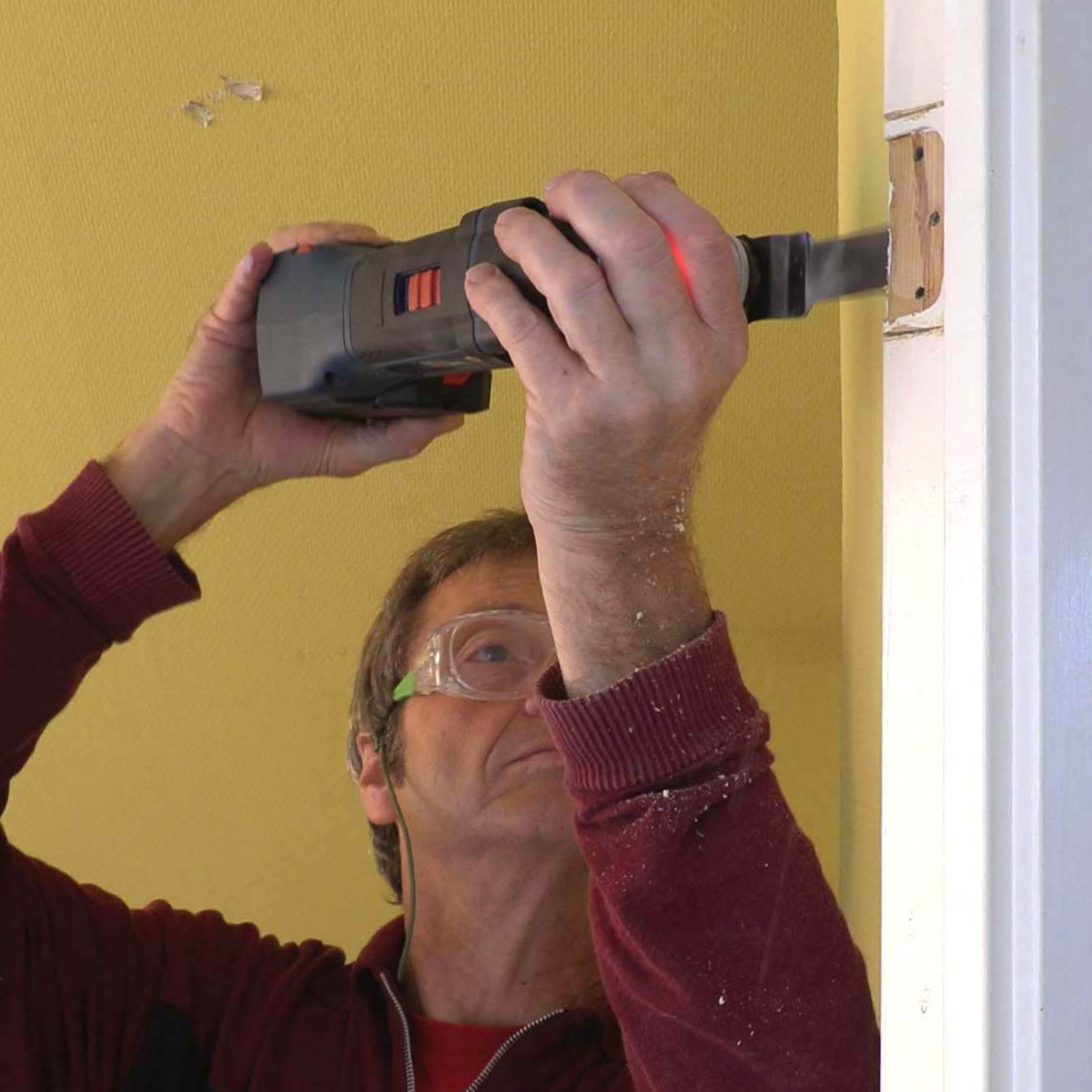 Ovensaranan reiät: Sahaa sivusuunnasta