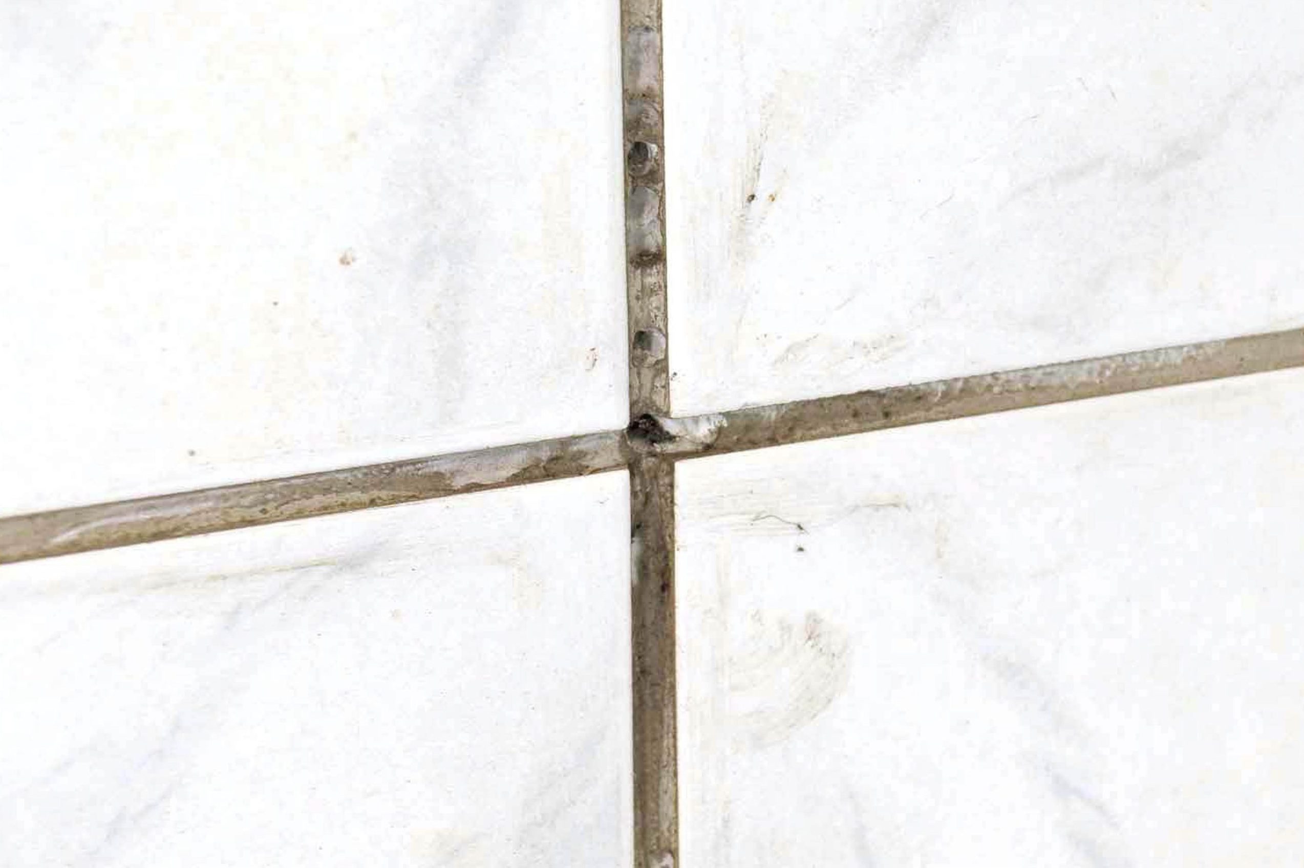 Reikäiset laastisaumat