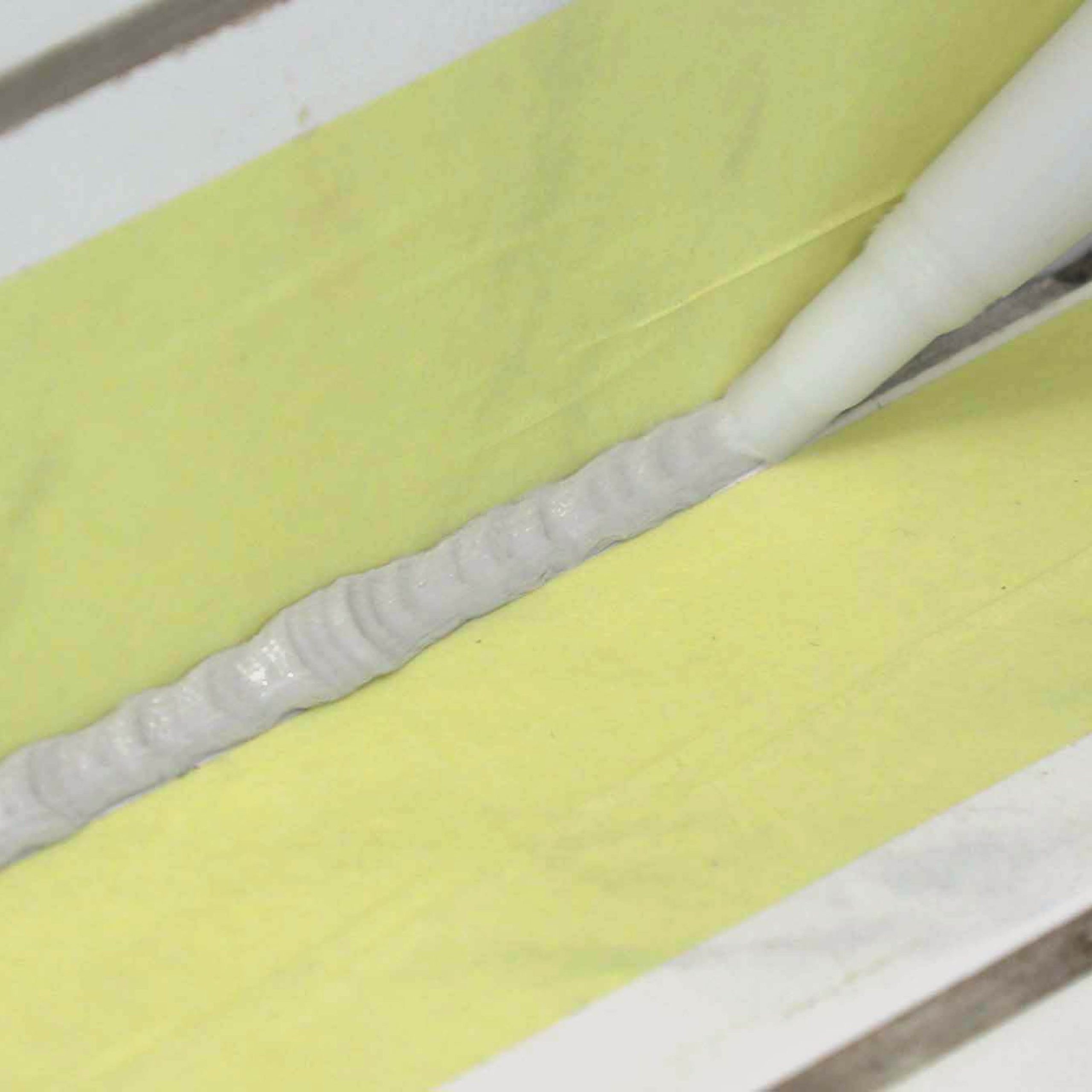 Sorte silikonefuger: Fyld hele fugen op