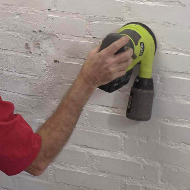 Tiiliseinän tasoitus sisällä: Hio seinä tarpeen mukaan