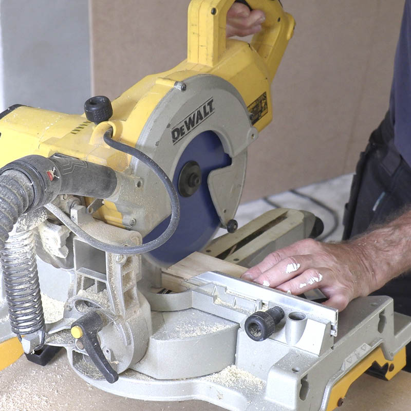 Rør i rør kjøkkenbenk: Til slutt kapper du til lengden nøyaktig