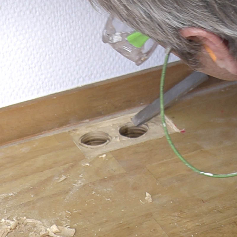 Rør i rør kjøkkenbenk: Fjern treverket og rens opp med stemjernet