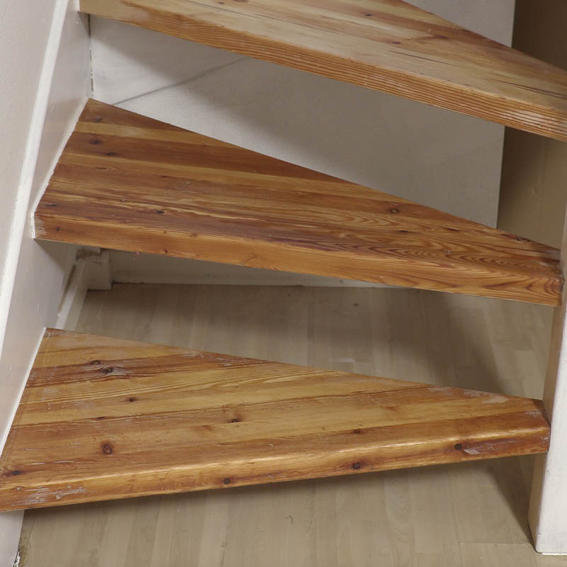 Trappetrinn med nedslitt lakk: Så bra ser det ut når oljen er herdet