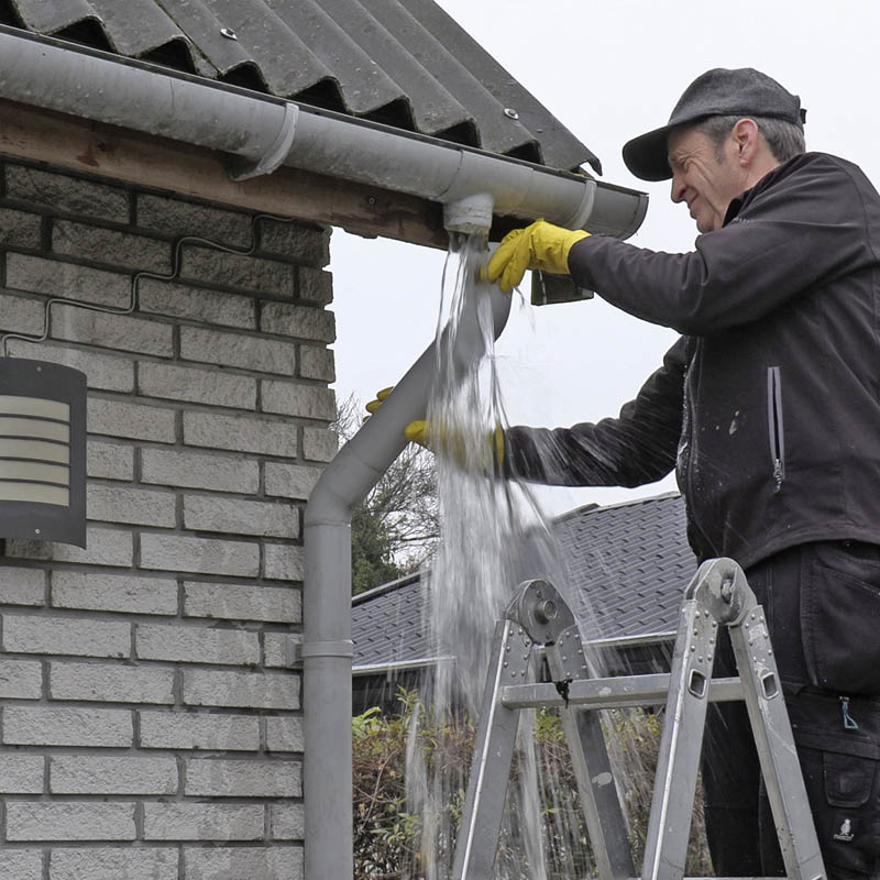 Syöksytorvi tukossa: Eikö vesi valu vieläkään ulos