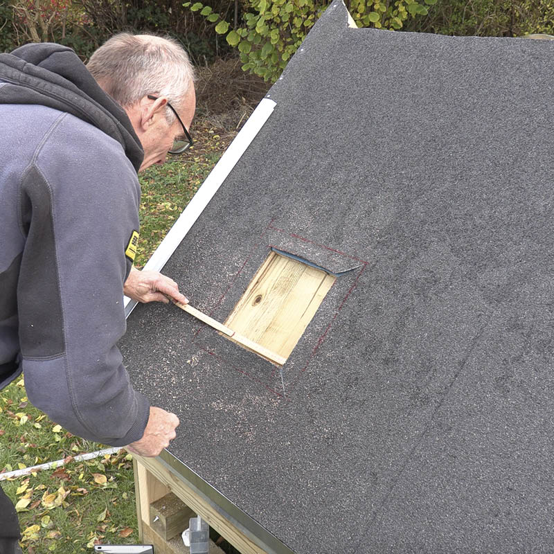 Hul i tagpaptag - efter skorsten