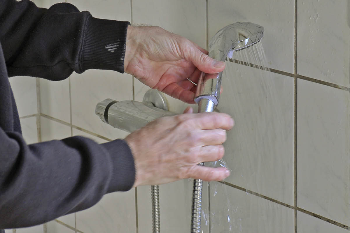 Suihkuletkun vaihto itse