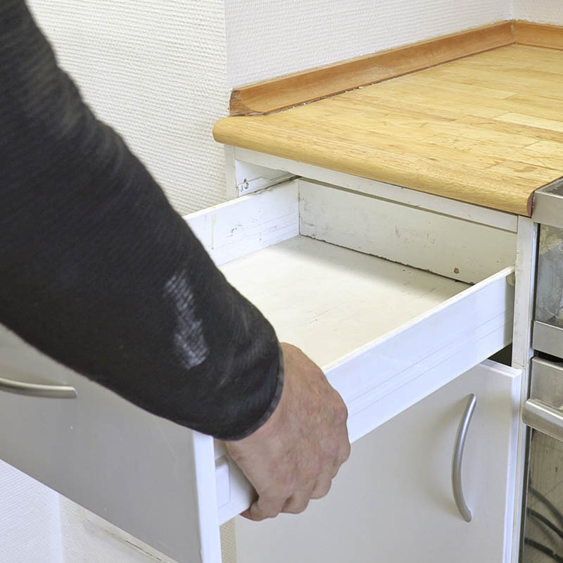 Køkkenskuffen hænger: Tag skuffen ud