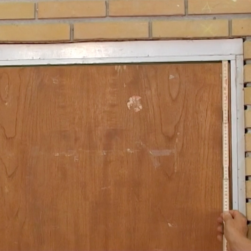 Justere dørhengsler: Start med å måle