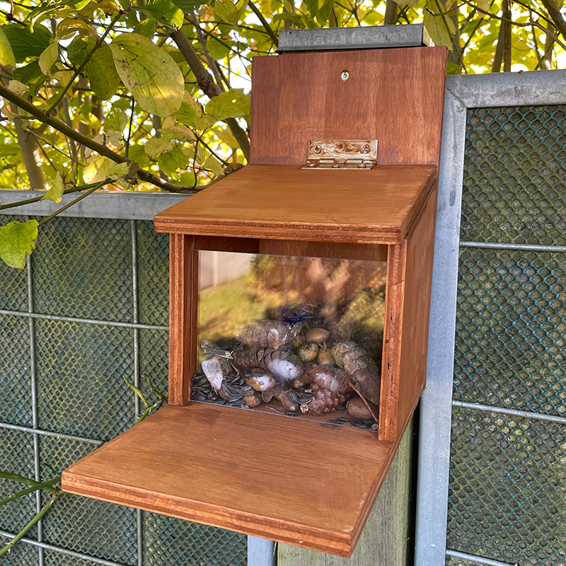 Oravan syöttölaite