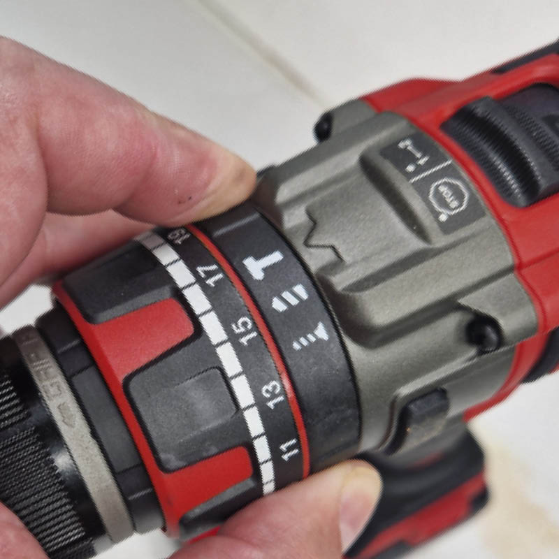 Porakone-ruuvinväännintä testivoittaja: Einhell-TP-CD-18-80-Li-i-BL