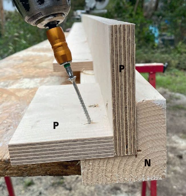 Isoleret anneks: Hjørnelister til isoleret anneks skrues sammen fra den indvendige side