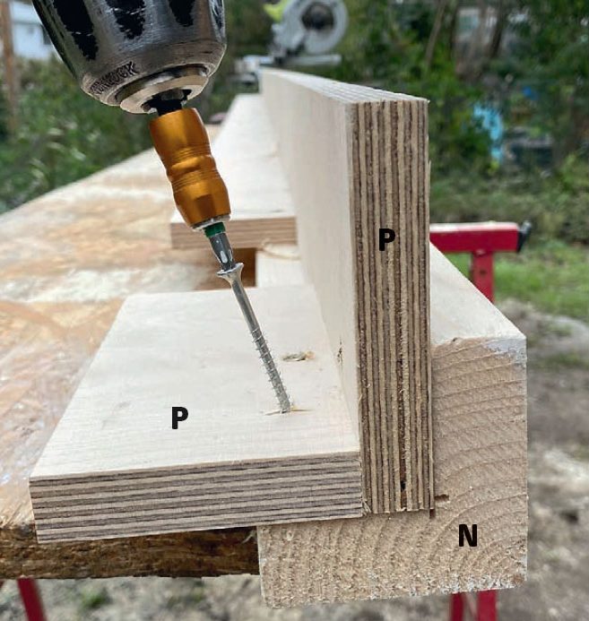 Isolert anneks: Hjørnelister til isolert anneks skrus sammen fra innsiden