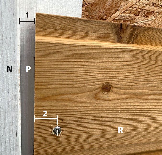Isolert anneks: Avstand holdes på 1 cm mellom kledningsbord og hjørnelist i isolert anneks