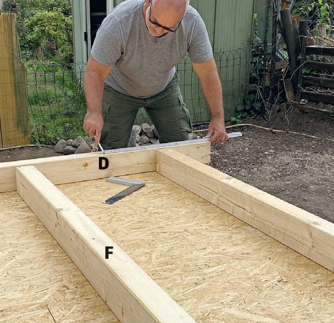 Aseta eristetyn vierasmajan ylä- ja alapalkki paikoilleen