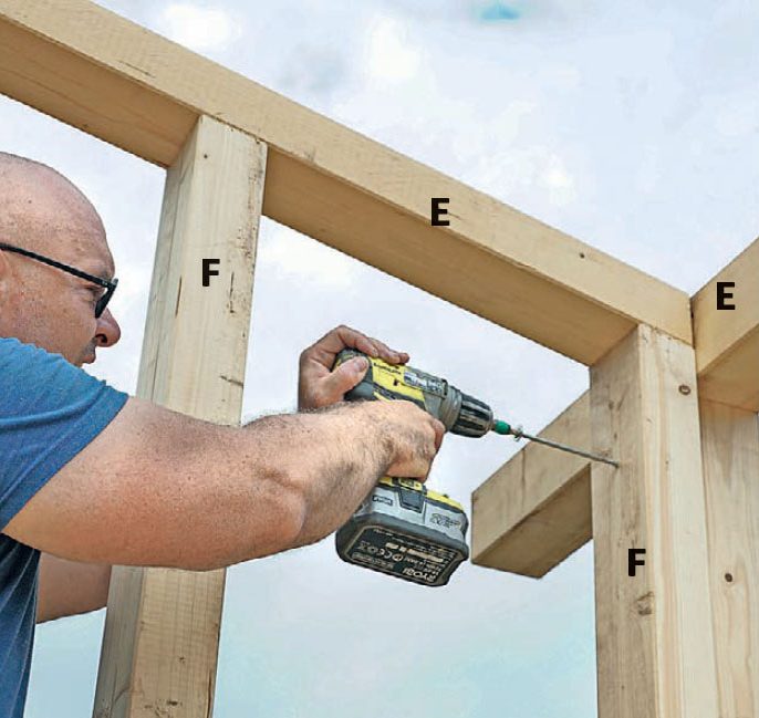 Eristetyn vierasmajan seinät ruuvataan julkisivun kehikkoon