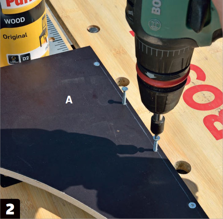 Skru siden sammen med bakstykket robotklipper garasje