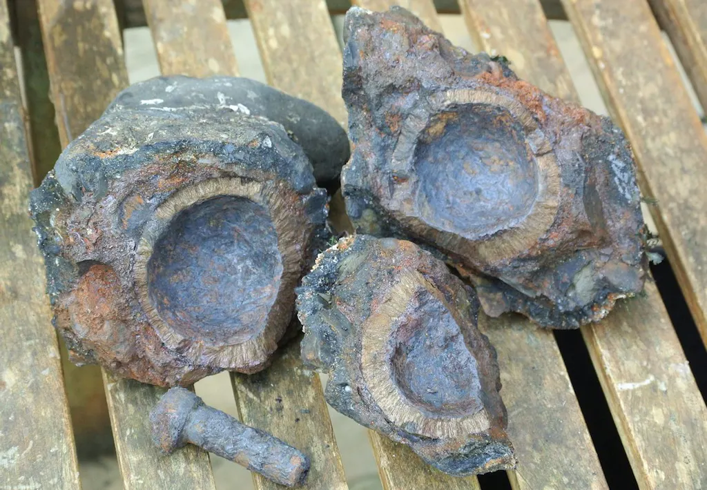330 jaar oude handgranaat spoelt aan op het strand | historianet.nl