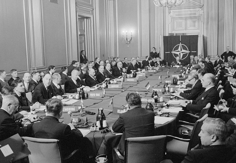 NAVO moest het Westen verdedigen tegen Russen | historianet.nl